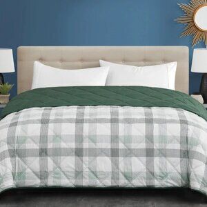 Seasons Collection Down Alternative Blanket, Green, NWOT